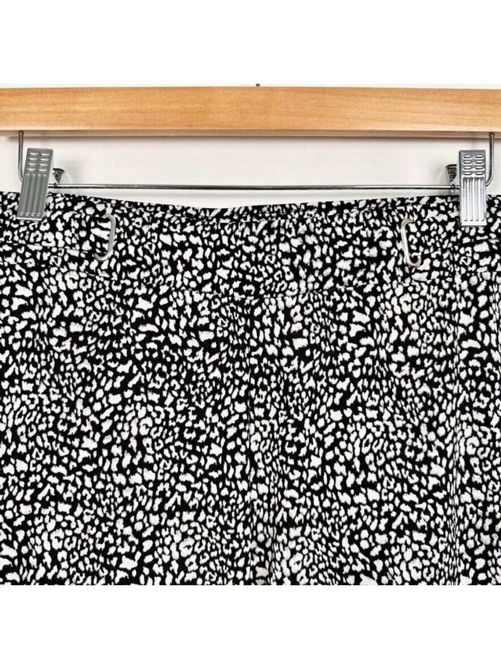 Retrology Wide Leg Cropped Pants Women's Sz Small Black White Leopard Print - Picture 3 of 12